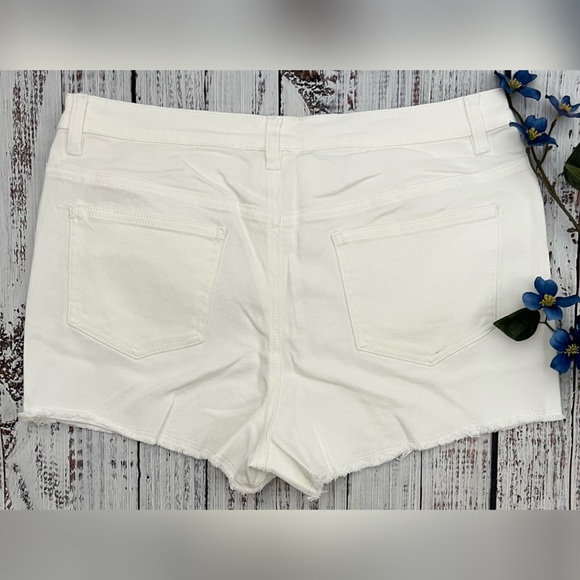 Venus Cutoff Frayed Hems White Denim Jean Shorts - Picture 4 of 6